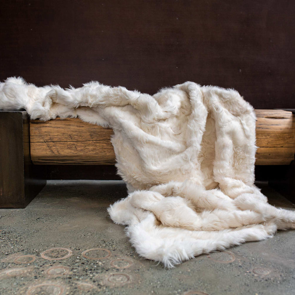 
                      
                        Toscana Sheep Fur Blanket Lined with Cashmere blend
                      
                    