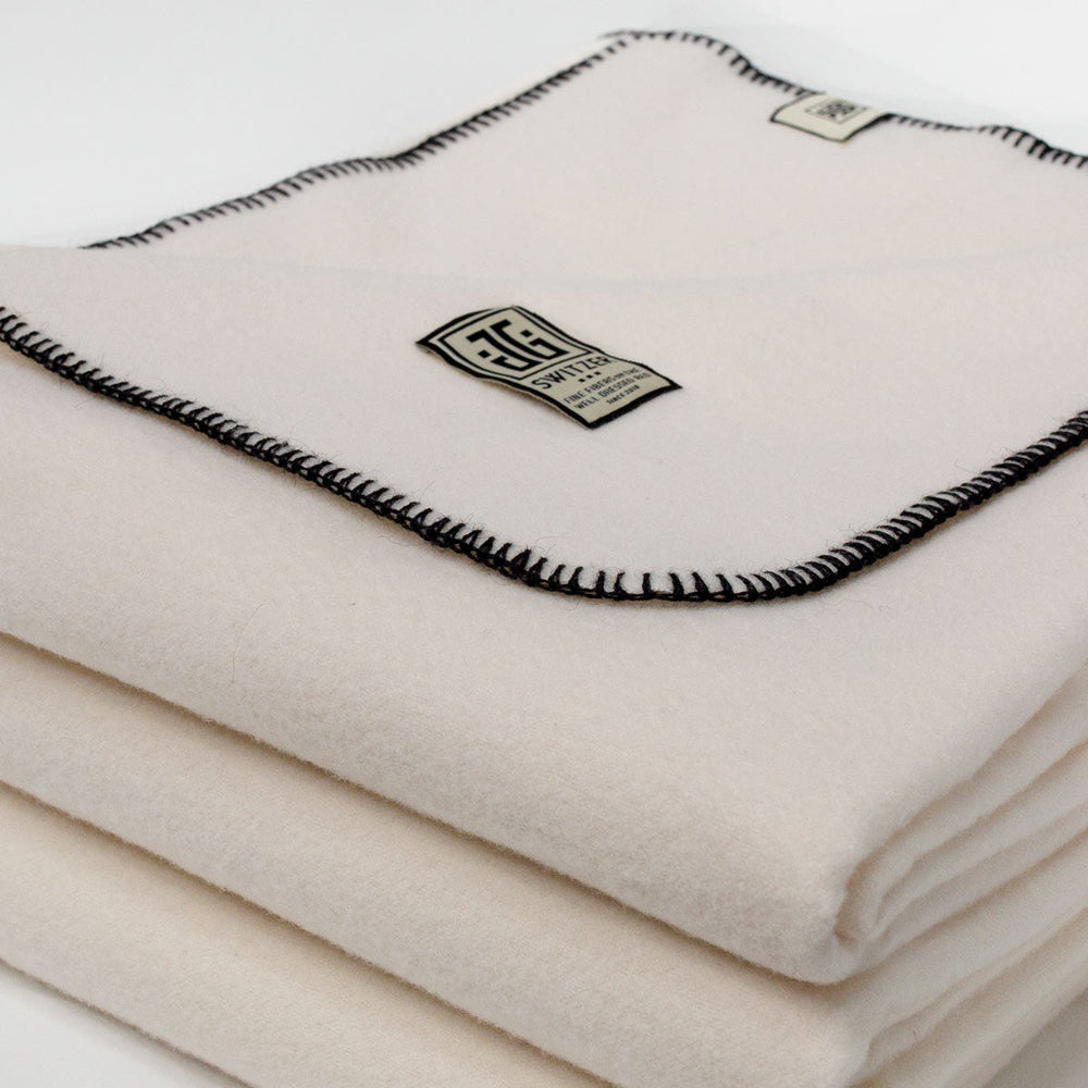 
                      
                        The JG Classic Blanket - White
                      
                    